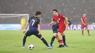 Timnas Indonesia saat melawan Jepang di Stadion Utama Gelora Bung Karno (SUGBK), Jakarta pada Jumat (15/11).