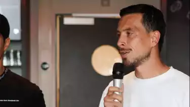 Thom Haye Berpamitan dengan Almere City