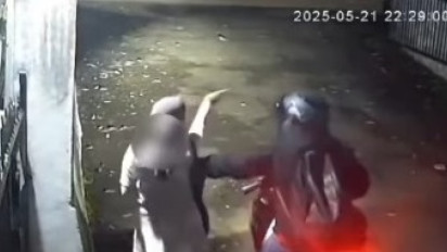 Viral Pemotor Remas Payudara Wanita Berhijab di Jaksel Terekam CCTV, Begini Modus Pelaku