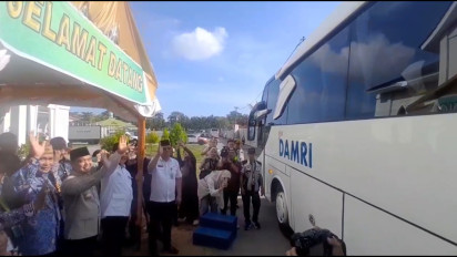 Wamenag RI Lepas Jemaah Haji Kloter 21  Pertama Kali dari Asrama Haji Kalbar