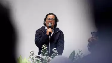 Konferensi pers, Ketua pelaksana One Run 10K, Ecep Suwardaniyasa, dalam ajang lari yang akan diselenggarakan tanggal 25 Mei mendatang, di Lotte Shopping Avenue, Jakarta Selatan, Jumat (23/5/2025)