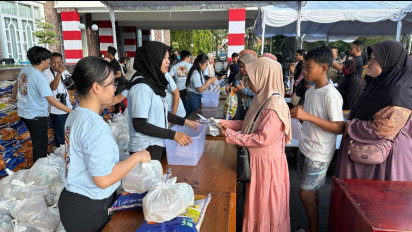 HUT Ke-68 Kalteng, Gubernur Agustiar Sabran Gratiskan Ribuan Sembako di Pasar Murah