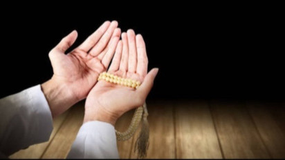 Sayangilah Kedua Orang Tua Seperti Mereka Menyayangi Kita, Doakan dengan Membaca Ayat ini