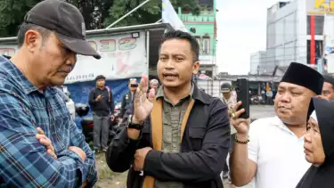 Pertemuan pihak BMKG dengan ormas Hercules GRIB Jaya, serta ahli waris di lahan sengketa, wilayah Pondok Aren, Tangerang Selatan, Sabtu (24/5).