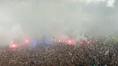 GBLA Membara Rayakan Juara Persib Bandung, Dirut PT LIB Malah Bingung Banyak Flare Padahal Ada Keamanan Tiga Lapis ke Stadion