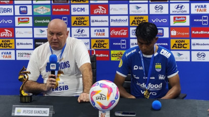 Dicederai Flare dan Petasan, Pelatih Persib Sayangkan Poin Sempurna di Laga Pamungkas 