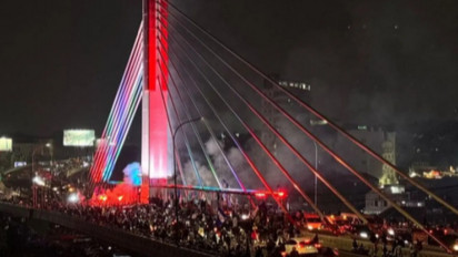 Detik-detik Mengerikan Bobotoh Persib Terjatuh dari Flyover Pasupati saat Konvoi, Polisi Beberkan Kondisi Korban