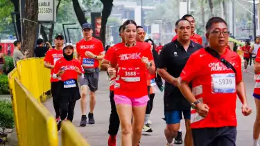 Nia Ramadhani dan Ardie Bakrie mengikuti One Run 2025