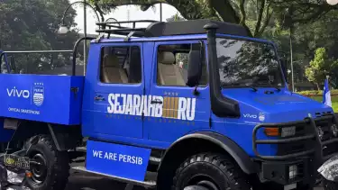 Persib Gunakan Unimog untuk Konvoi Juara Persib