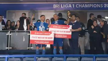 Gelandang Persib Bandung, Tyronne del Pino