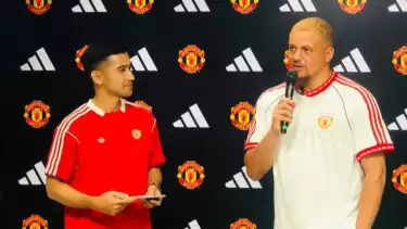 Legenda Manchester United (MU) Wes Brown (kanan) di Meet and Greet bersama Adidas di Jakarta Selatan, Minggu (25/5/2025)