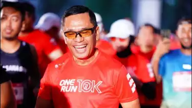 Saleh Husin Berbaur Lari Bersama 5000 Peserta ONE Run Menyeselaikan 10 KM