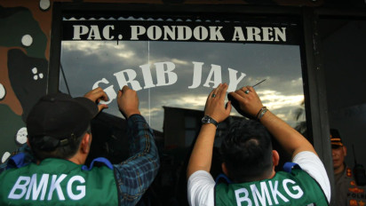 Potret Saat BMKG-Polisi Melucuti Simbol Kejayaan Ormas Milik Hercules (GRIB Jaya) di Tangsel