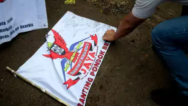 Potret Saat BMKG-Polisi Melucuti Simbol Kejayaan Ormas Milik Hercules (GRIB Jaya) di Tangsel