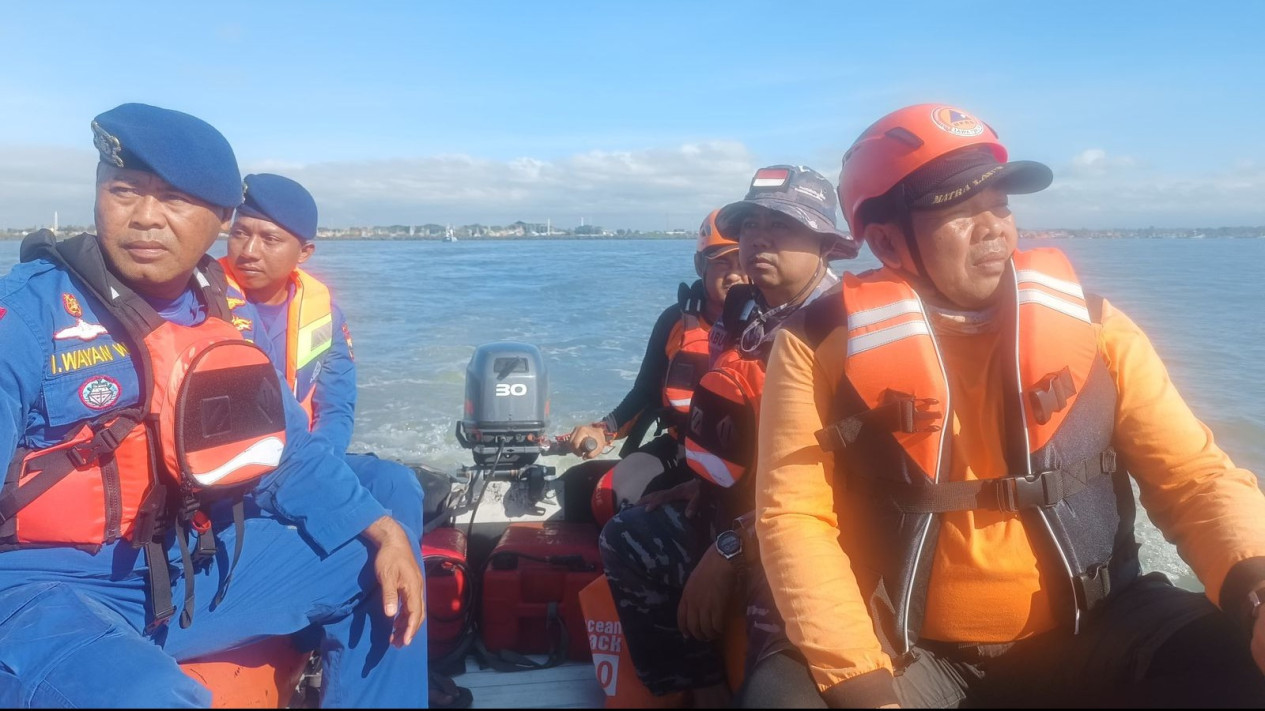 Kapal Nelayan Tenggelam di Perairan Muncar Kabupaten Banyuwangi, 1 Orang Meninggal Dunia, 2 Lainnya Hilang
            - galeri foto