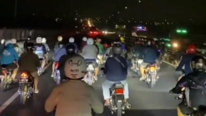 Viral, Rombongan Klub Motor Konvoi Melewati Jalur Roda Empat di Jembatan Suramadu