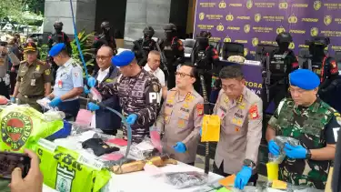 Sebanyak 56 orang preman yang berkedok organisasi masyarakat (ormas) ditangkap polisi dalam Operasi Berantas Jaya 2025.