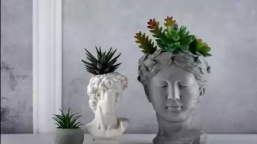 Ilustrasi patung di dalam rumah