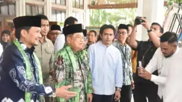 Ketua Umum Dewan Masjid Indonesia (Ketum DMI) Jusuf Kalla hadir dalam pelantikan dan pengukuhan pengurus PW DMI Kalsel