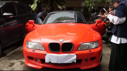 11 Mobil dan 2 Motor yang Disita KPK dari Perkara Pemerasan TKA di Kemnaker Dibawa ke Rupbasan