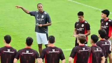 Patrick Kluivert Pimpin Latihan Timnas Indonesia di Bali Jelang Lawan China dan Jepang