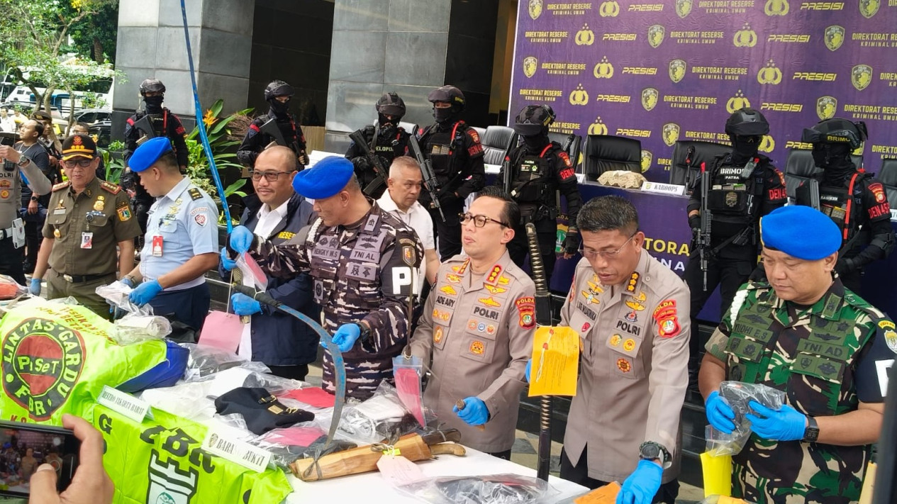 Selain GRIB Jaya, Polisi Ungkap Permainan Kasar Ormas PP: Kuasai Lahan Parkir RSUD Tangsel, Tim Pekerja Dibacok dan Ditendangi
            - galeri foto