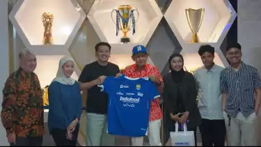 Hermawan Kartajaya, Bapak Marketing Indonesia bersama Deputy CEO PT. Persib Bandung Bermartabat, Adhitia Putra Herawan