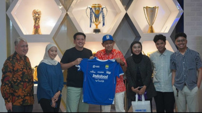 Persib Bandung Langsung Kedatangan Tamu Spesial usai Jadi Juara Liga 1, Bos Maung Bandung: Banyak Masukan Berharga agar Makin Berprestasi