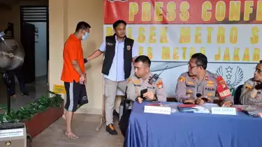 Tersangka DRH dalam acara pesta seks sesama jenis di salah satu hotel di Jakarta Selatan.