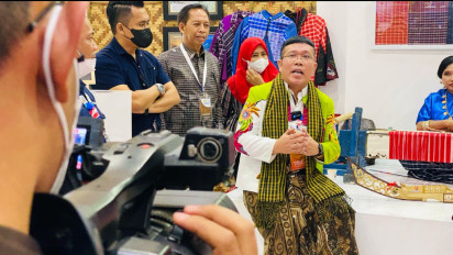 Athan Siahaan Goes to MY Fashion Week