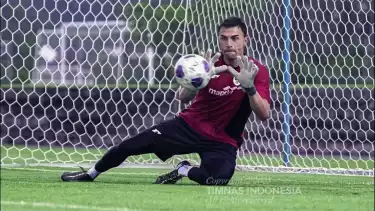Emil Audero dalam latihan Timnas Indonesia