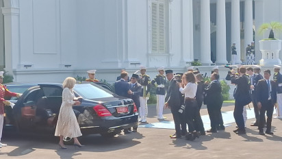 Disambut Prabowo di Istana, Presiden Macron Siap Teken Kerja Sama Jet Tempur dan Kapal Selam