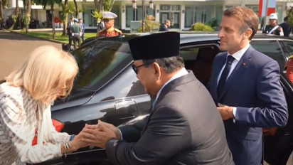 Macron dan Istri Tampil Kompak Saat Tiba di Istana Negara, Prabowo Sambut Penuh Gaya: Padukan Jas dengan Kacamata Hitam
