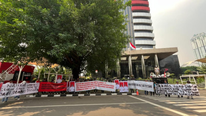 Gelar Aksi Unjuk Rasa di KPK, Massa Bawa Tuntutan Ini...