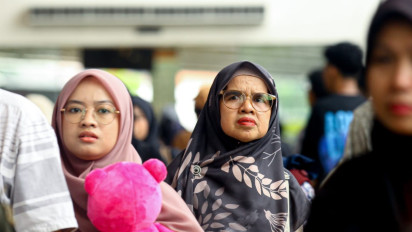 [FOTO] Lonjakan Penumpang Kereta Api di Stasiun Pasar Senen
