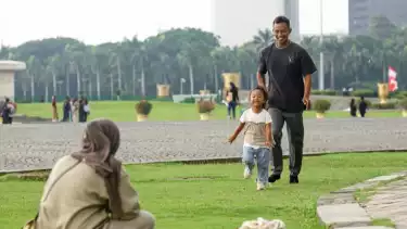 Libur Kenaikan Isa Almasih warga Jakarta padati Monas.