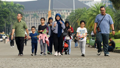 Berita Foto : Kawasan Monas Dipadati Pengunjung Saat Libur Kenaikan Isa Almasih 2025