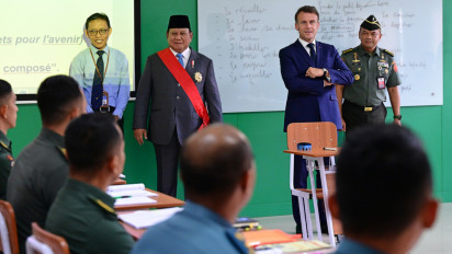 Disambut 'Bonjour', Macron Terkesan Peserta Akmil Berani Bicara Bahasa Prancis di Depannya