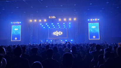 Dibuka dengan Penampilan Penuh Energi, St Loco Sukses Panaskan Suasana Konser Saosin di Jakarta