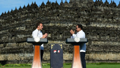 Cerita Fadli Zon Soal Presiden Prancis Macron Berhasil Sentuh Patung Buddha di Candi Borobudur