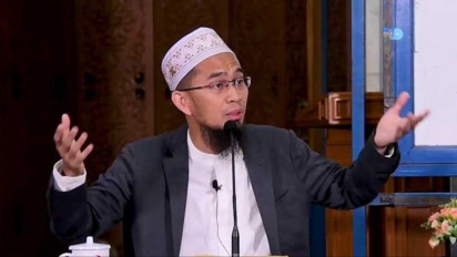 Ustaz Adi Hidayat Ungkap Cara Tepat Baca Doa Iftitah saat Shalat, Utamanya bukan Inni Wajjahtu tapi Anjuran Rasulullah SAW pakai...
