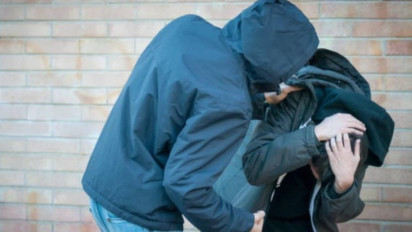 Viral Wanita Diduga Dianiaya Pria Lansia di Halte Taman Anggrek, Polisi Lakukan Penyelidikan