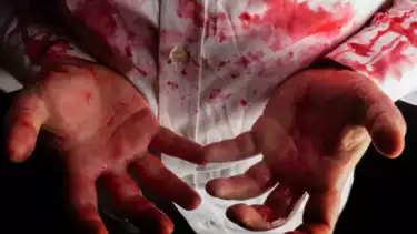 Ilustrasi baju yang kecipratan darah hewan kurban