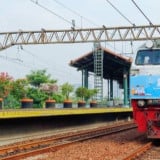 Respons KAI setelah Viralnya Petugas Diduga Tertidur hingga Lupa Menurunkan Palang Pintu