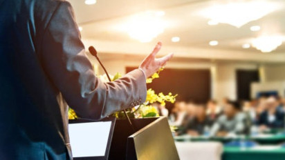 Takut Bicara di Depan Umum? Baca Doa Ini Dulu untuk Hilangkan Rasa Gugup 