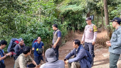 Petugas Taman Nasional Turunkan Lebih dari Dua Ribu Pendaki di Gunung Gede-Pangrango, Ada Apa?