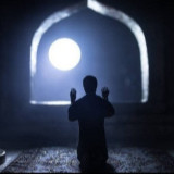 Shalat Tahajud Harus Tidur Dulu? Begini Penjelasan Ustaz Adi Hidayat Mengenai Hukum dan Keutamaannya