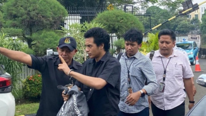 Vadel Badjideh Bawa-Bawa Barang Bukti HP Terkait Kasus Aborsi dan Persetubuhan dengan Lolly Anak Nikita Mirzani