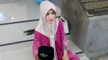 Sosok Shuniyya Ruhama ustazah NU dan koordinator Gusdurian Kendal yang diduga waria.