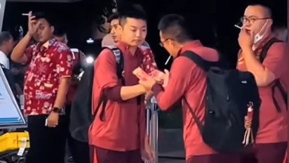 Tak Tahan Lagi, Pemain Timnas China Langsung 'Sebat' Saat Tiba di Indonesia?